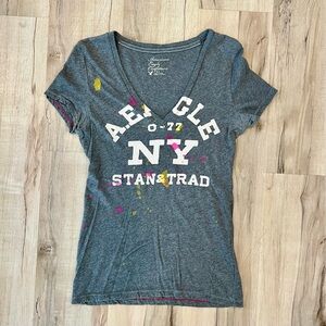 American Eagle Outfitters Gray Graphic Tee - Size Medium